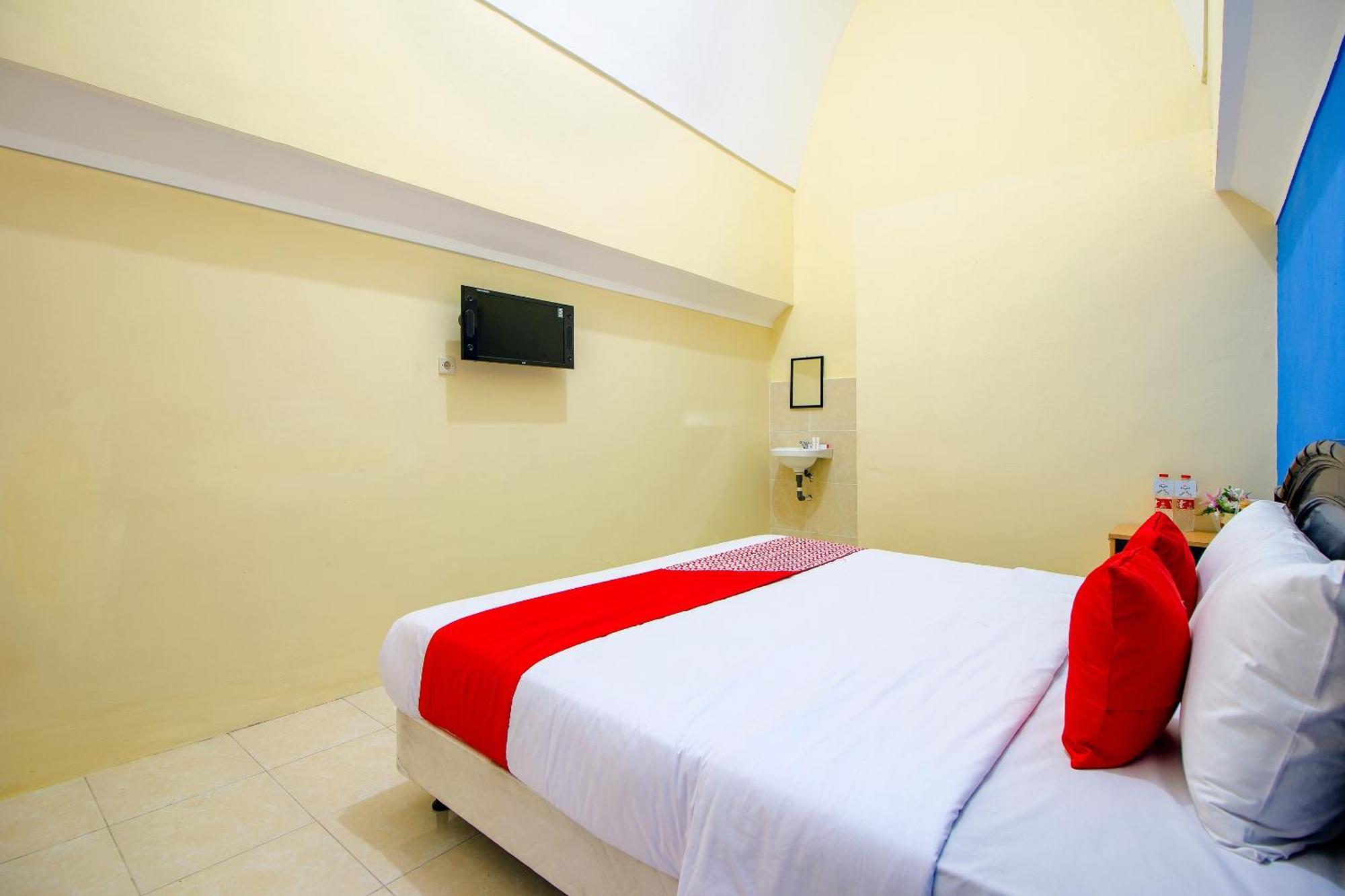 Oyo Life 1643 Grand Monica Otel Maguwo Dış mekan fotoğraf